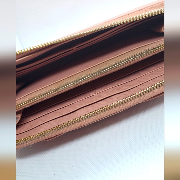 PRADA long leather Saffiano Pink wallet excelent conditions - Re-furneshed - Picture 4 of 16